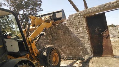 إزالة 15 حالة تعد ومخالفة بناء بمركز المحلة بالغربية