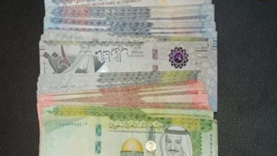 ضبط شخص حاول تهريب عملات 