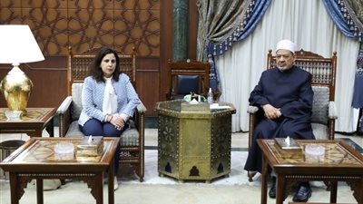 الإمام الأكبر يعلن استعداد الأزهر لزيادة المنح الدراسية لبنين