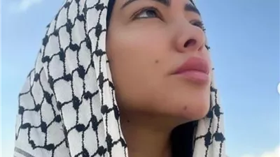 بـ الشال الفلسطينى.. ميرهان حسين تدعم الشعب الفلسطيني
