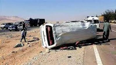 إصابة 9 إثر انقلاب سيارة ميكروباص بصحراوي قنا