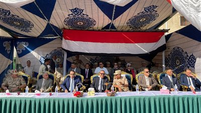 محافظ الإسماعيلية يشهد عروضًا عسكرية للطلاب احتفالا بالعيد القومي