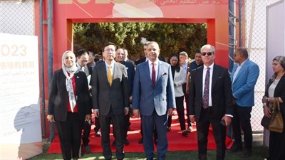 رئيس جامعه عين شمس تلتقي وفداً رفيع المستوى من وزارة التعليم الصينية