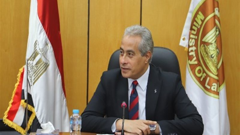 وزارة العمل وزير