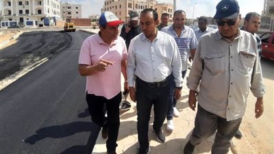 رئيس جهاز الشروق يكشف عن أهم مشروعات رصف الطرق الجديدة.. بالصور