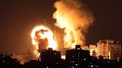 الاحتلال الإسرائيلي يستهدف محيط مستشفى القدس وسقوط شهداء وجرحى