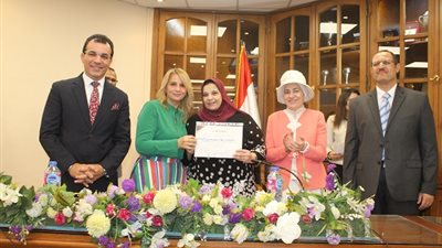 آداب عين شمس تنظم اليوم العالمي للعصا البيضاء