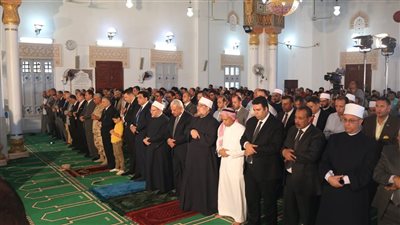 المفتى ووزير الاوقاف ومحافظ السويس يؤدون صلاة الغائب بمسجد بدر
