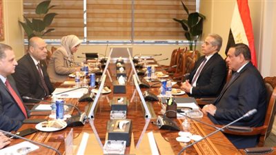 عمال مصر يلتقي وزيرا التنمية المحلية و العمل لبحث التعاون المشترك