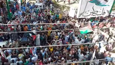 الآلاف يتجمعون في ميدان بالاس بالمنيا تضامنا مع أهل غزة