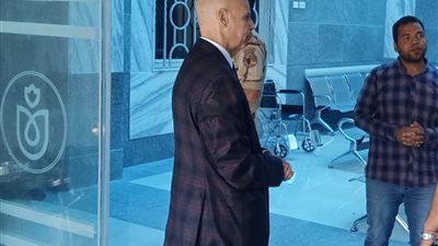 مديرصحة الشرقية يتفقد المجمع الطبي بعد فرشه وتجهيزه