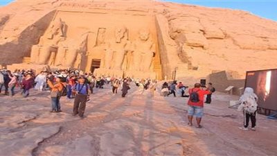 محافظ أسوان: أكثر من ألف سائح يشاهدوا ظاهرة تعامد الشمس بأبو سمبل