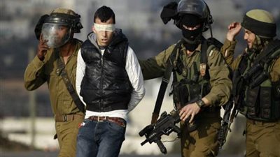 الاحتلال الإسرائيلي يعتقل 102 فلسطيني من الضفة الغربية