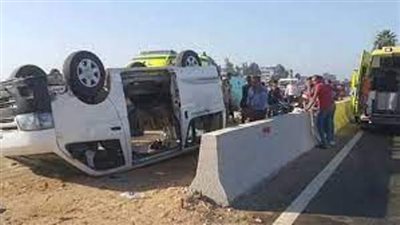 إصابة 12 عاملًا في انقلاب سيارة بمحور الضبعة الصحراوي بالبحيرة
