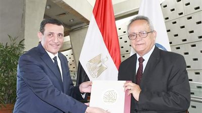 تعليم الكبار و مكتبة الإسكندرية يبحثان التعاون في قضية محو الأمية