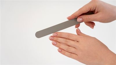 طرق فعالة للتخلص من الميكروبات المتراكمة تحت الاظافر