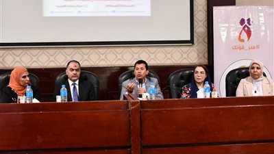 وزير الرياضة يشارك فى ملتقي القيادات الشبابية النسائية..صور