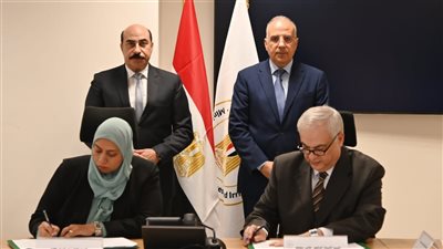 سويلم ومحافظ أسوان يوقعان بروتوكول تعاون للإستفادة من أملاك الري