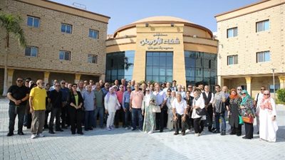 وصول وفد من اللمتبرعين لدعم الاطفال مرضى السرطان بالأقصر