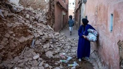 بدء دخول 10 شاحنات من المساعدات إلى غزة