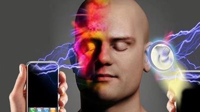 موجات ميكرويفية تدخل جسم حامل الهاتف..طبيب يكشف