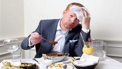 مشروبات وأطعمة تسبب التعرق.. تعرف عليها