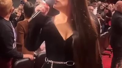 سبب توفف أديل عن الغناء فى حفلها الاخير وسر بكائها