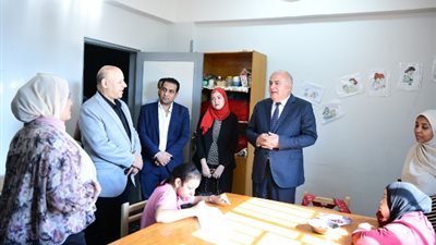 محافظ قنا يتفقد أنشطة مركز الحكيم الشامل لتأهيل ذوى الهمم بالمعني