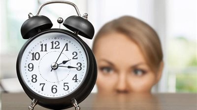 العلاقة بين الإحساس بالوقت و المشاعر المختلفة .. خبيرة تكشف