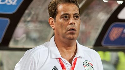الأهلي يكلف هاني رمزي بالبحث عن مهاجم سوبر