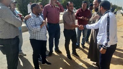 سعد: جهاز الشروق يشن حملة على المقاهى ويستمع لشكاوى السكان.. صور