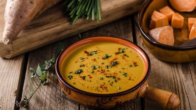 طريقة عمل شوربة البطاطا الحلوة
