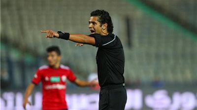 بيراميدز يفتح النار علي حكم مباراة الزمالك