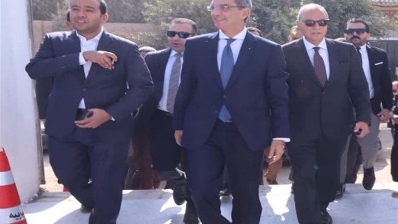 طلعت والهجان يفتتحان