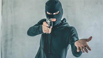 ضباط مزيفون .. تفاصيل سرقة شخص بطبنجة صوت بالقاهرة