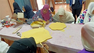 ورشة فن الديكوباج لعضوات نادي الفتاة بمركز شباب الصالحية