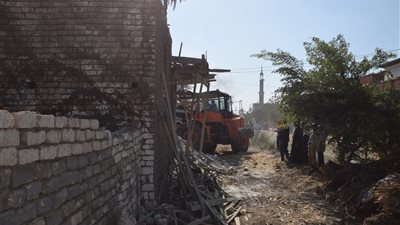 سكرتير بنى سويف يشرف على حملة مكبرة لإزالة التعديات بمركز ببا