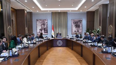 رئيس الوزراء يستعرض ملامح دراسة مشروع مُجمع صناعة السيارات متعدد الأغراض