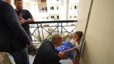 وفد من الشركة المتحدة للخدمات الإعلامية يتفقد مصابي غزة بمستشفي العريش