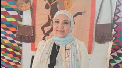 د. منى شعير تُسلط الضوء على نمازج الفنون في معرض 
