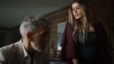 عائشة بن أحمد تكشف مخاوفها لصديقتها فى 