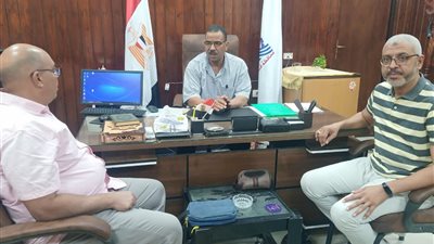 مدير تعليم قوص يبحث ملف إستحداث نادى لربوت الذكاء الاصطناعي