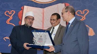 درع نادي مستشاري النيابة الإدارية لوزير الأوقاف لجهوده في الدعوة