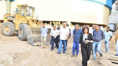 محافظ أسيوط يستعرض انجازات قطاع مياه الشرب بالقرى والمراكز