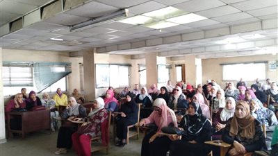 عميد آداب الزقازيق يدعو المصريين للتخلى عن حزب الكنبة
