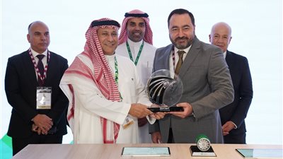 مصر للطيران تتعاقد مع أكاديمية السعودية لتدريب الطياريين