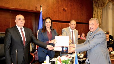 المجلس التنفيذي للبحيرة يشيد بانجازات التعليم ويكرم الديب