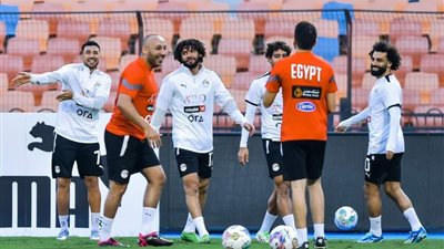 مهيب عبدالهادي يهاجم نجم منتخب مصر.. فيتوريا لازم يحاسبه