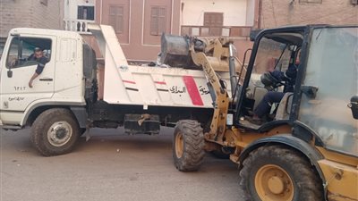 رفع 570 طن مخلفات وتسوية طرق خلال حملات نظافة بـأسيوط