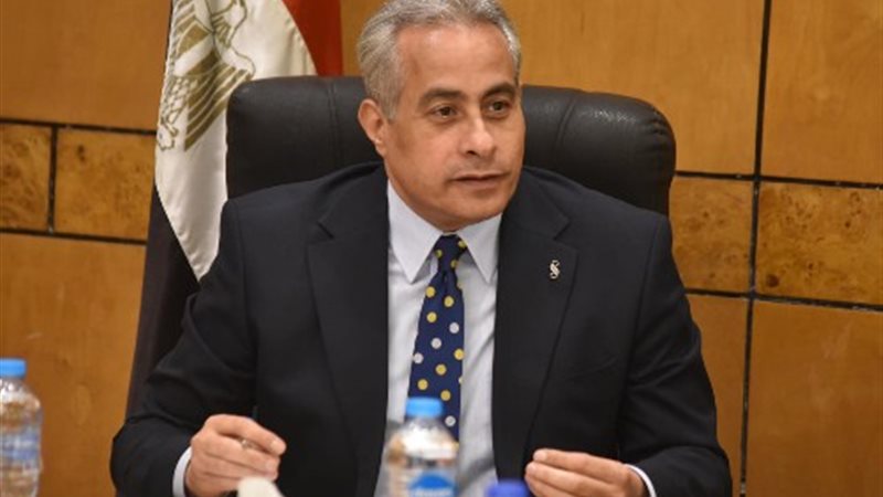 وزير العمل حسن شحاتة